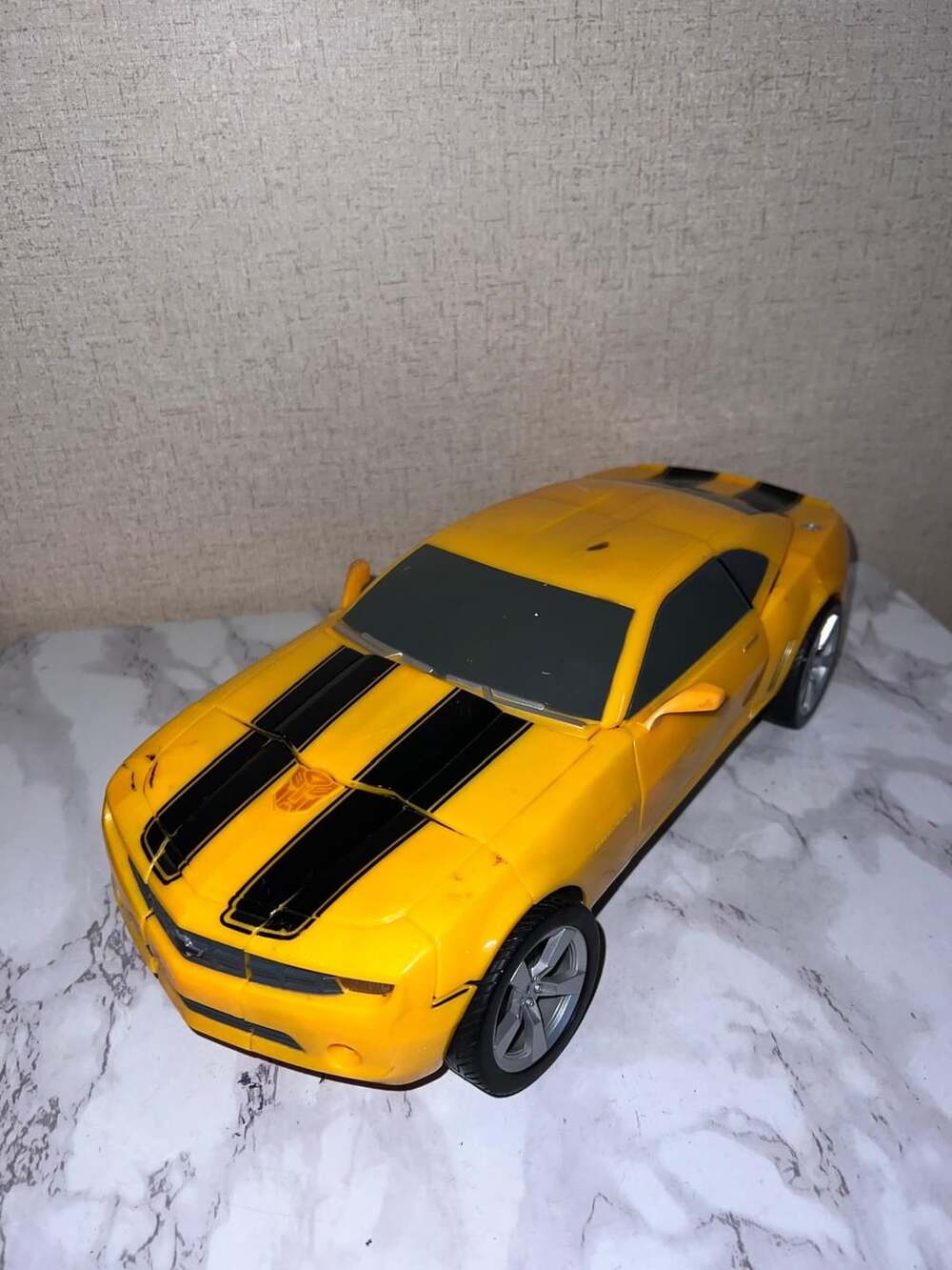 Transformers Ultimate Bumblebee 2006 Hasbro 14-Inch Action Figure Camaro